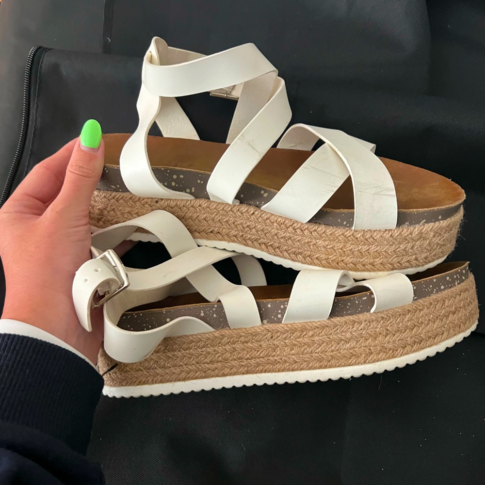 womens white platform sandal- size 9
